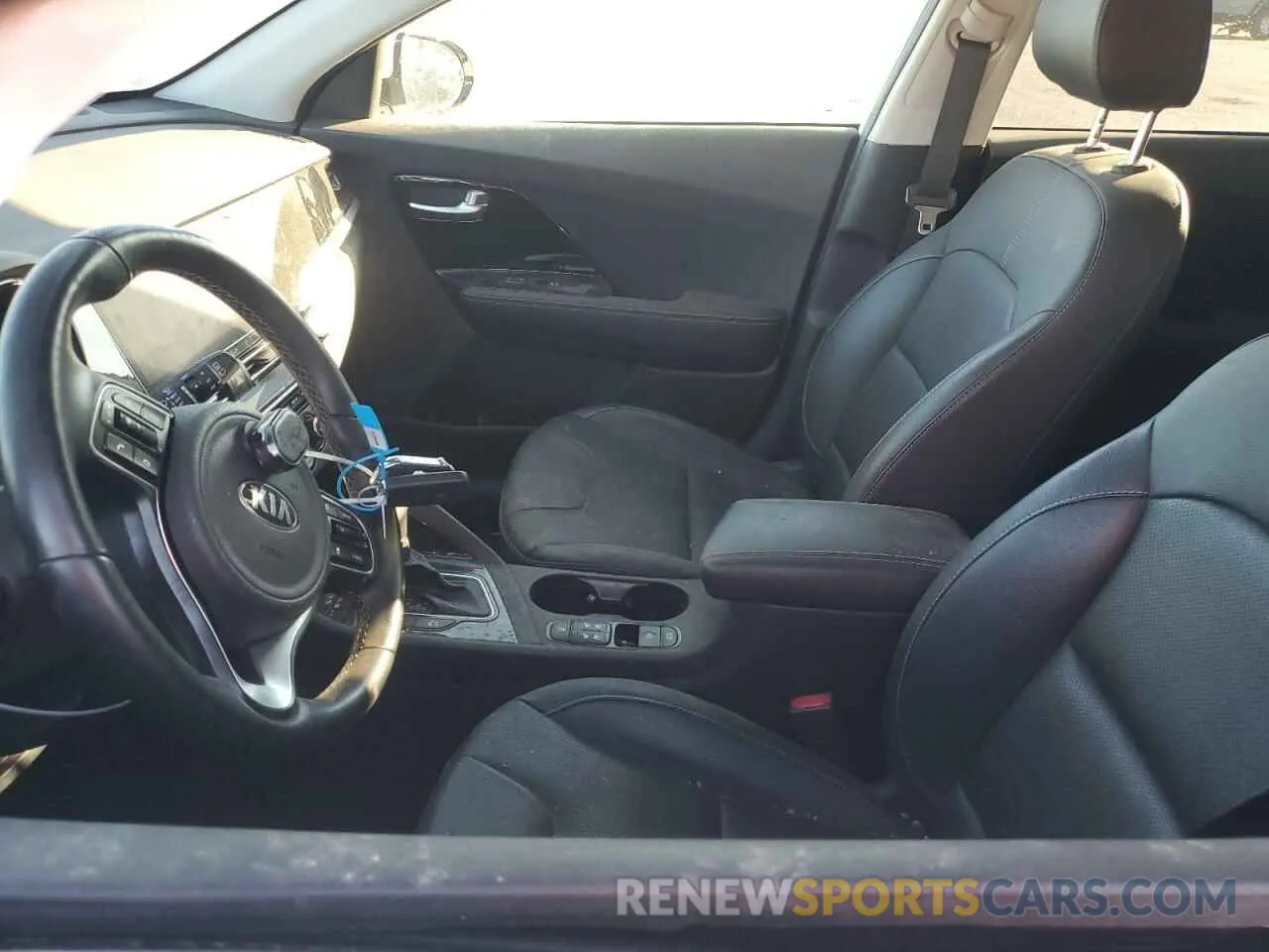 7 Photograph of a damaged car KNDCC3LD2M5485402 KIA NIRO 2021