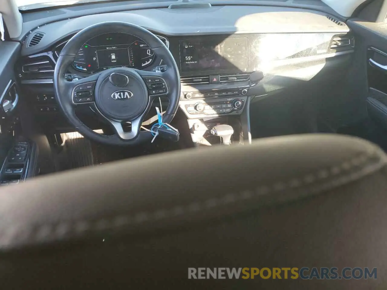 8 Photograph of a damaged car KNDCC3LD2M5485402 KIA NIRO 2021