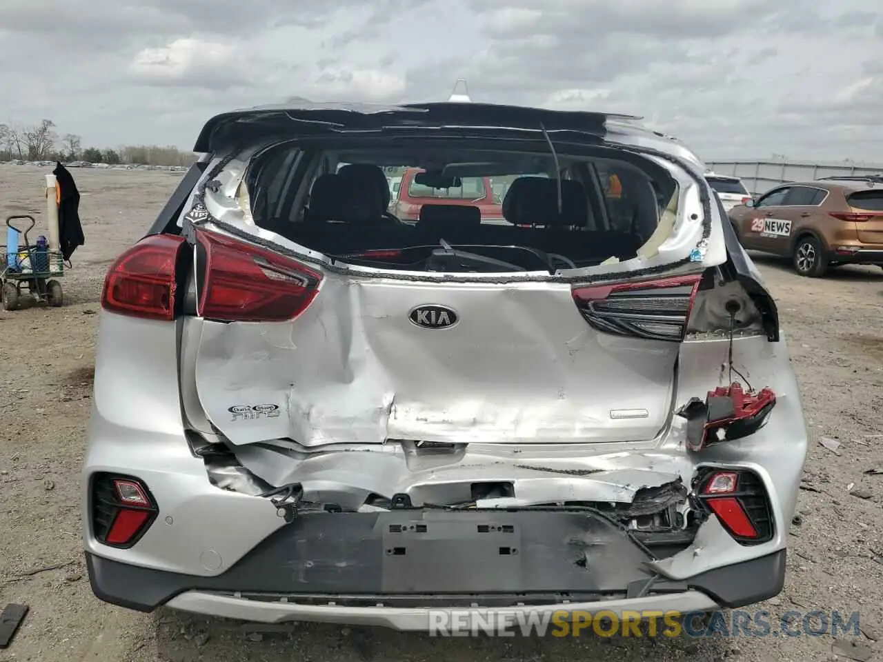 6 Photograph of a damaged car KNDCE3LC2M5462655 KIA NIRO 2021