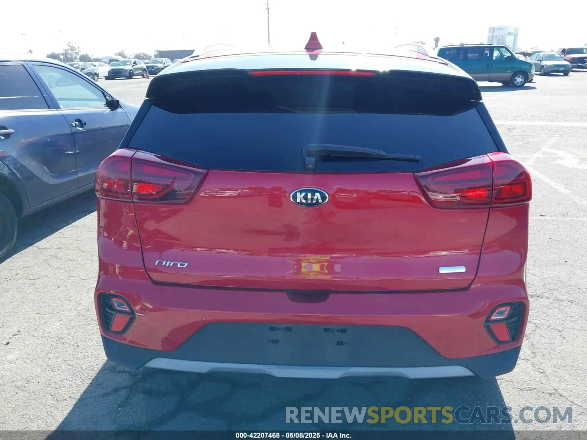 17 Photograph of a damaged car KNDCE3LC7M5465244 KIA NIRO 2021