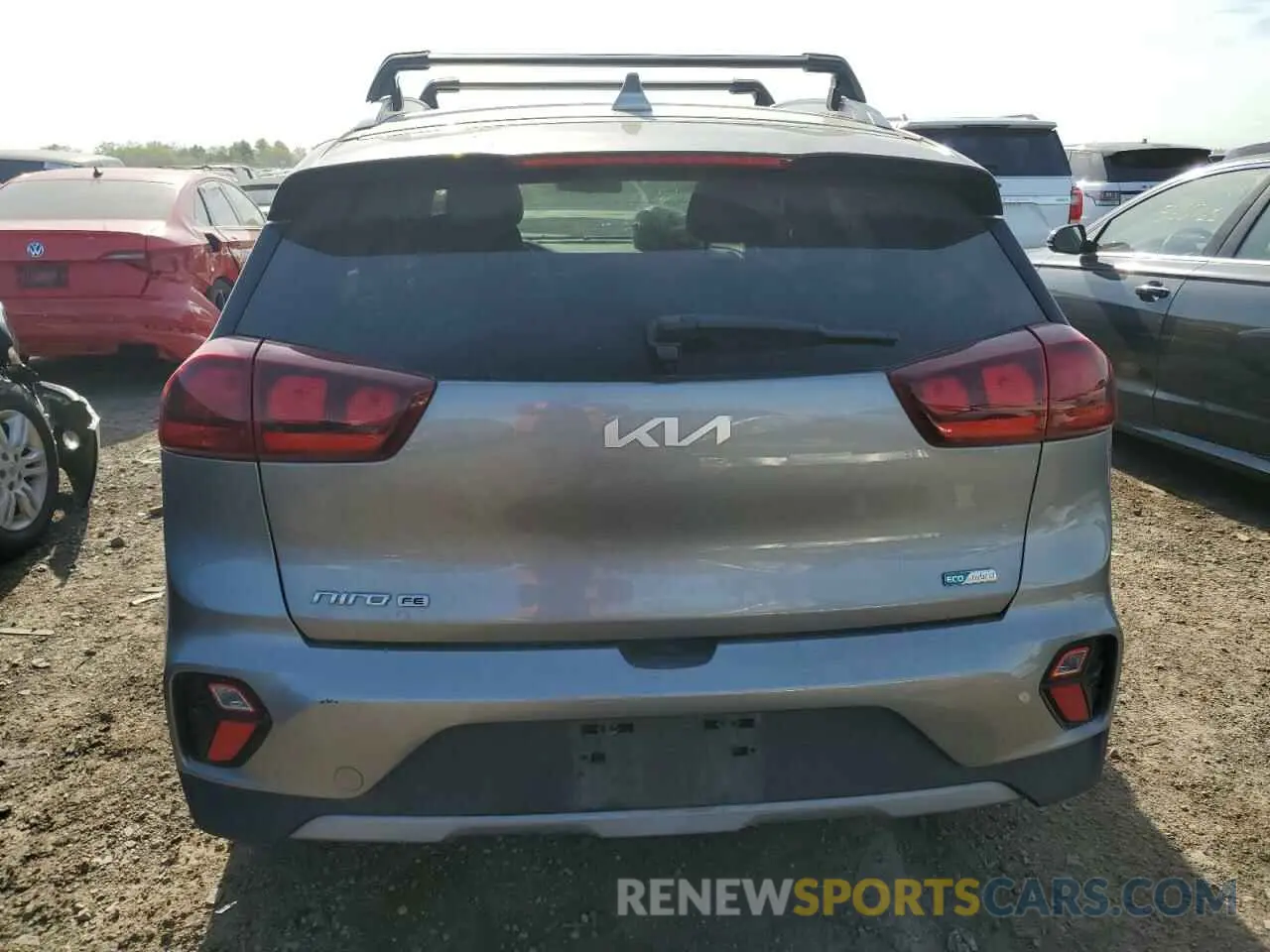 6 Photograph of a damaged car KNDCB3LC0N5515363 KIA NIRO 2022