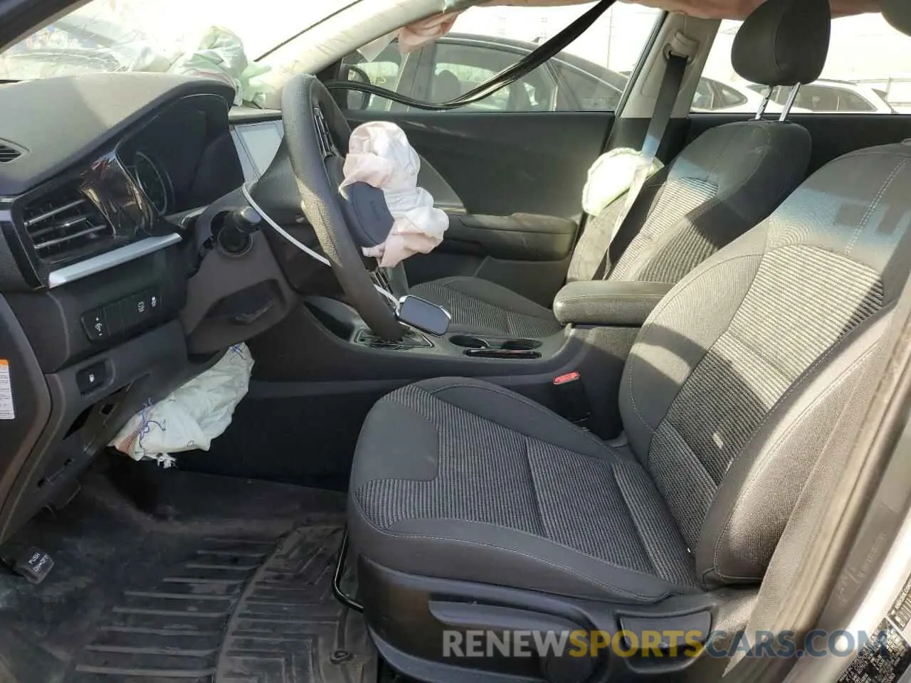 7 Photograph of a damaged car KNDCB3LC0N5515363 KIA NIRO 2022