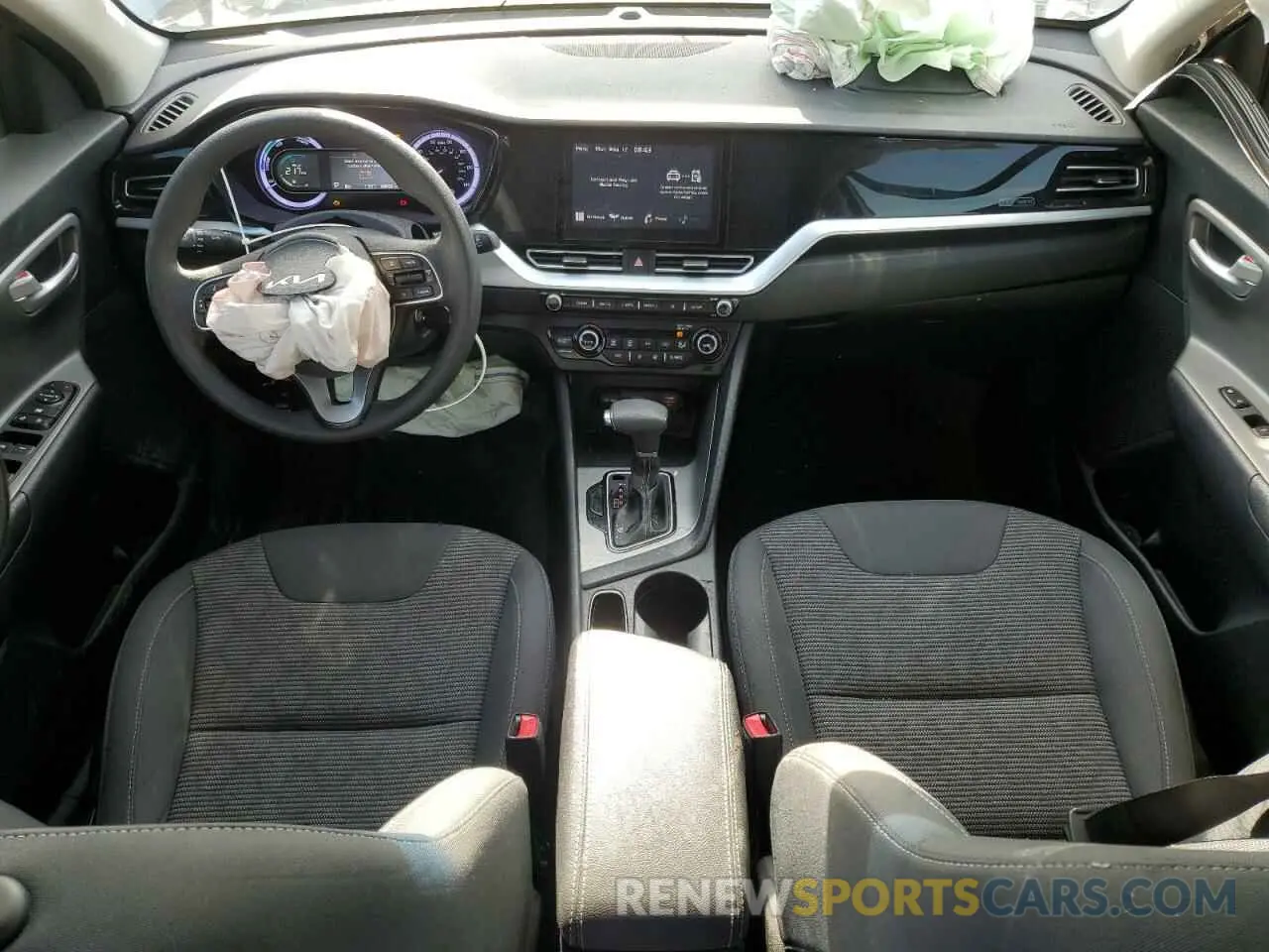 8 Photograph of a damaged car KNDCB3LC0N5515363 KIA NIRO 2022