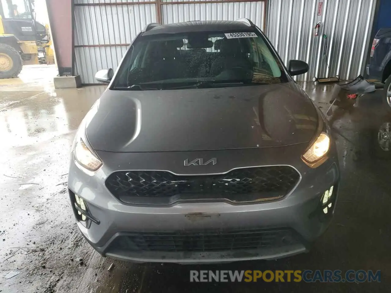 5 Photograph of a damaged car KNDCB3LC0N5548041 KIA NIRO 2022