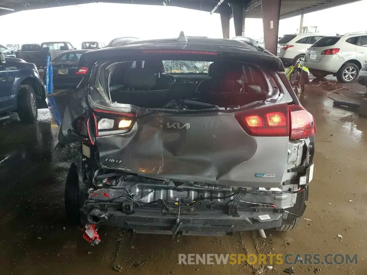 6 Photograph of a damaged car KNDCB3LC0N5548041 KIA NIRO 2022