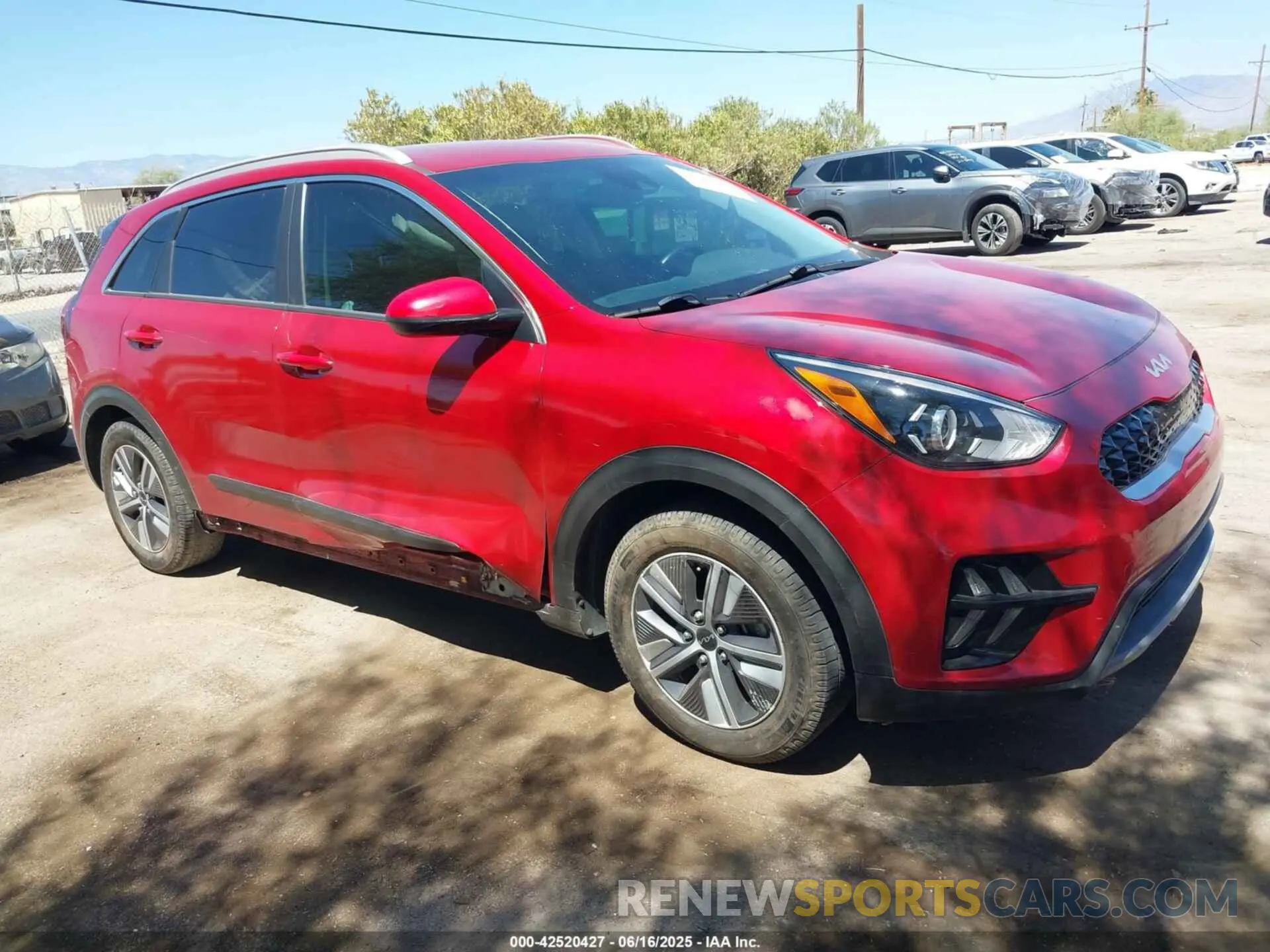1 Photograph of a damaged car KNDCB3LC0N5548587 KIA NIRO 2022