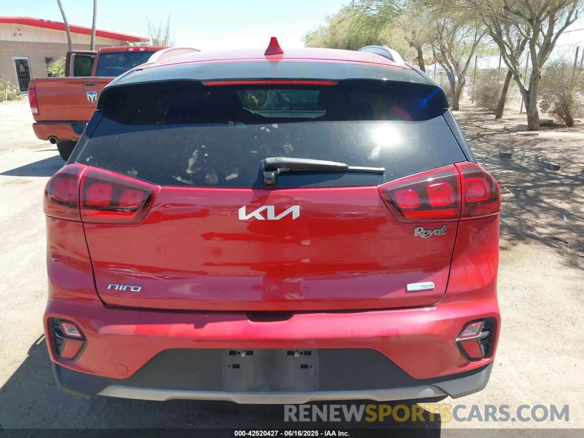 16 Photograph of a damaged car KNDCB3LC0N5548587 KIA NIRO 2022