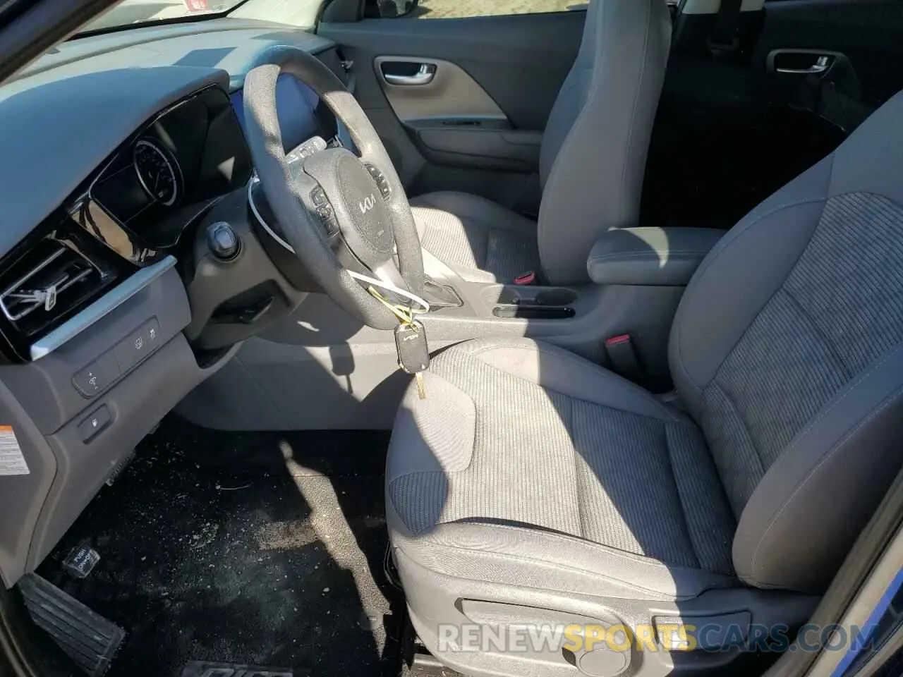 7 Photograph of a damaged car KNDCB3LC1N5532916 KIA NIRO 2022