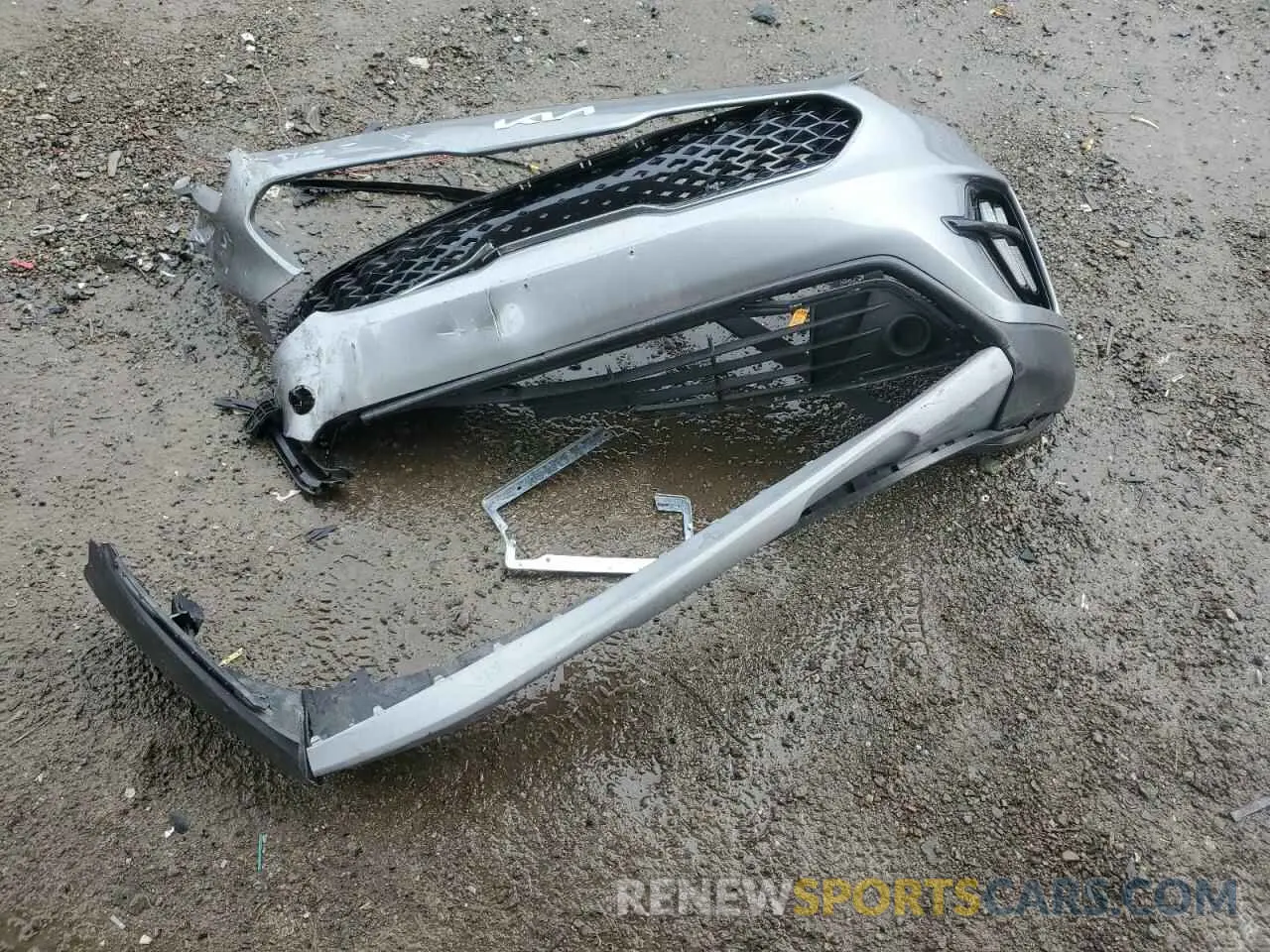 15 Photograph of a damaged car KNDCB3LC1N5541356 KIA NIRO 2022
