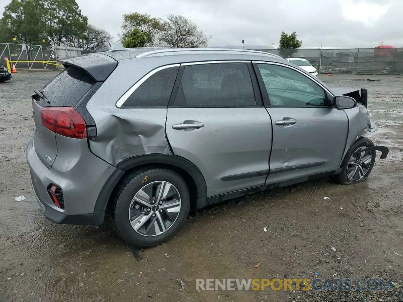 3 Photograph of a damaged car KNDCB3LC1N5541356 KIA NIRO 2022