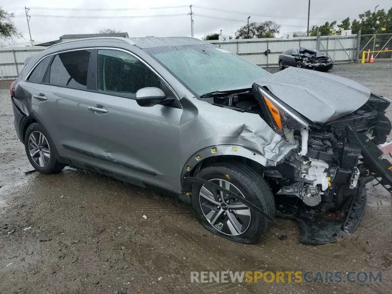 4 Photograph of a damaged car KNDCB3LC1N5541356 KIA NIRO 2022