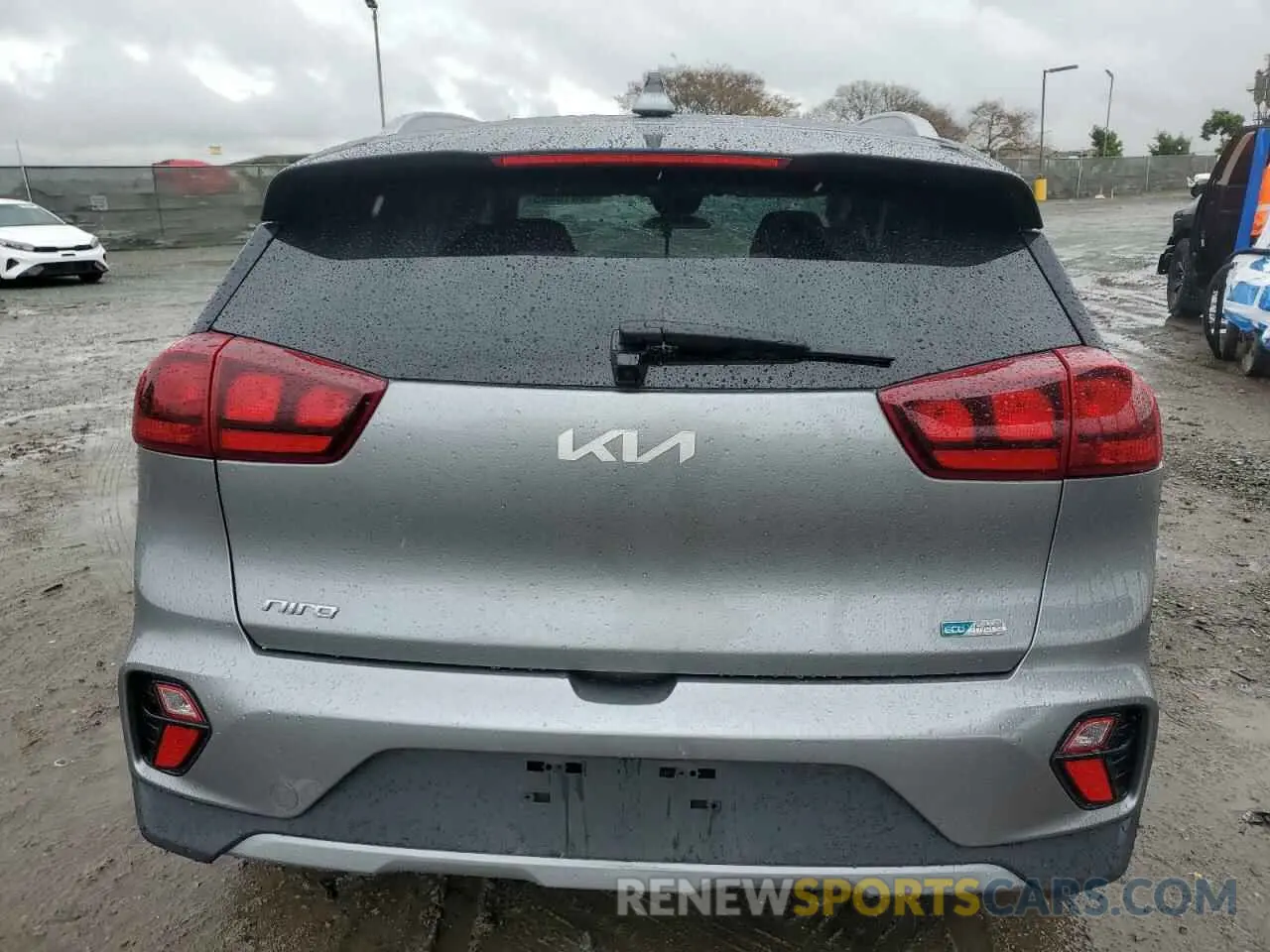 6 Photograph of a damaged car KNDCB3LC1N5541356 KIA NIRO 2022