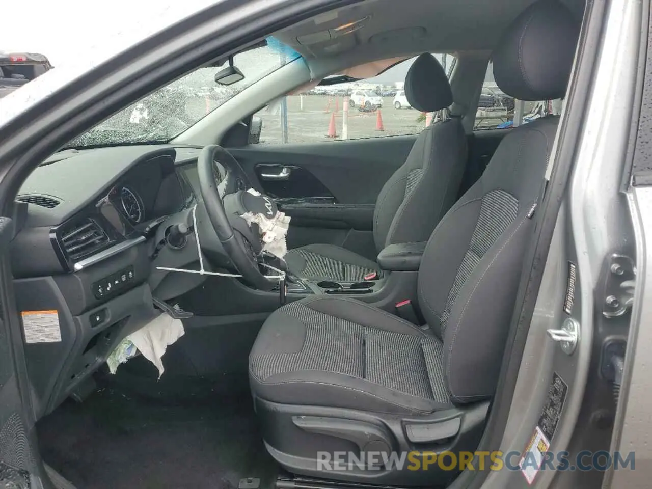 7 Photograph of a damaged car KNDCB3LC1N5541356 KIA NIRO 2022