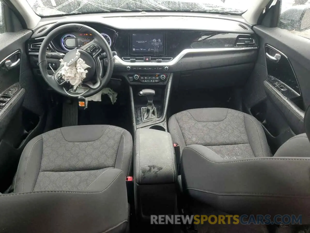 8 Photograph of a damaged car KNDCB3LC1N5541356 KIA NIRO 2022