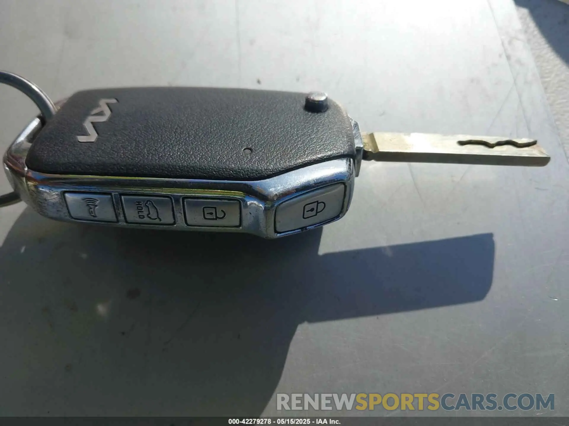 11 Photograph of a damaged car KNDCB3LC2N5519141 KIA NIRO 2022