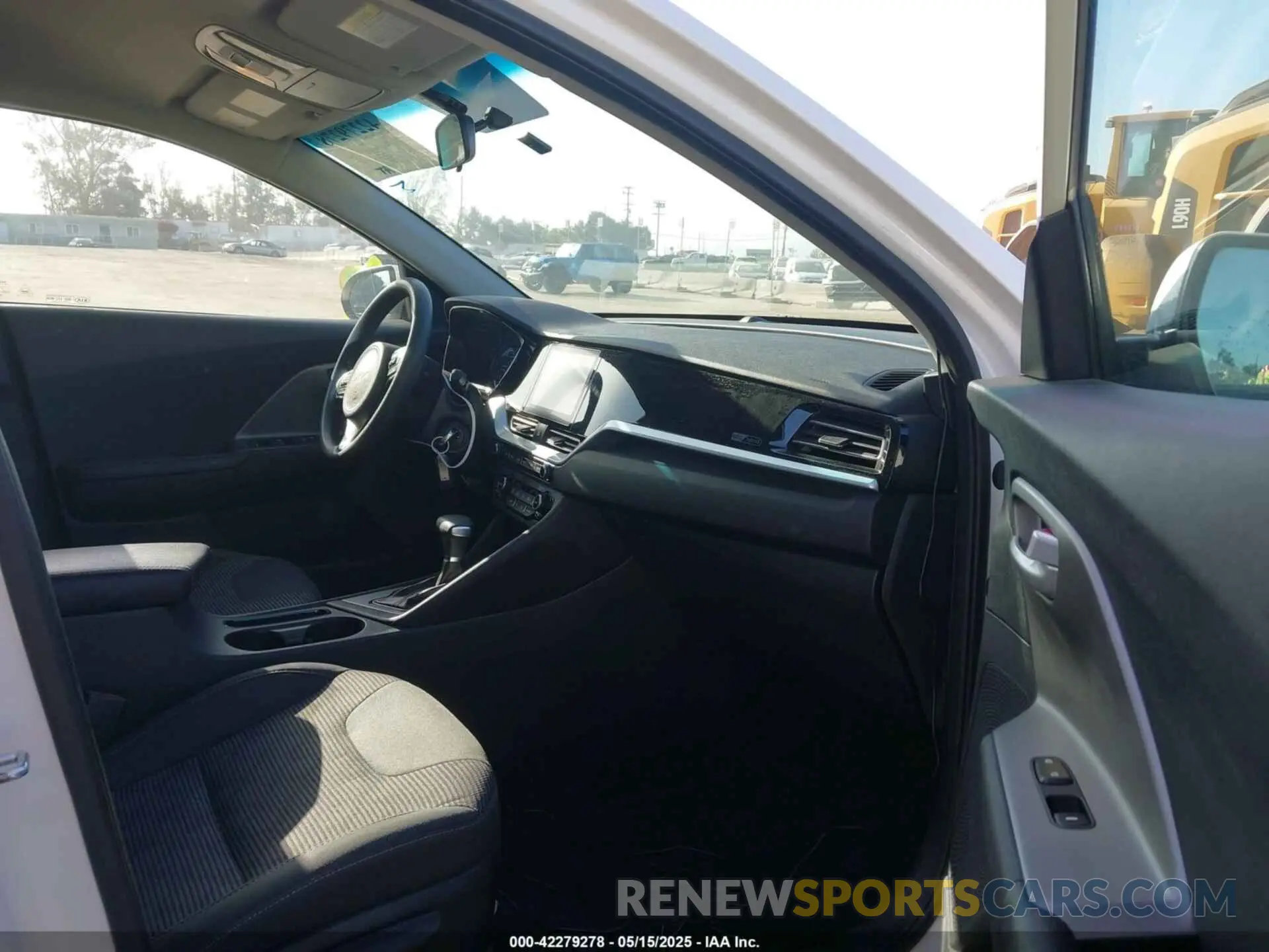 5 Photograph of a damaged car KNDCB3LC2N5519141 KIA NIRO 2022