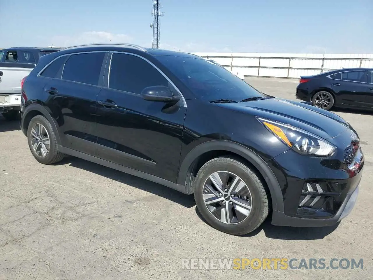 4 Photograph of a damaged car KNDCB3LC2N5549594 KIA NIRO 2022