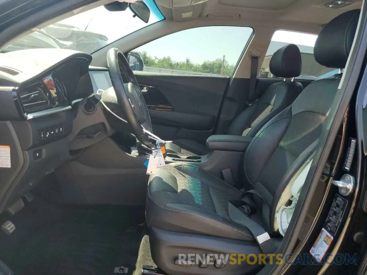 7 Photograph of a damaged car KNDCB3LC2N5549594 KIA NIRO 2022
