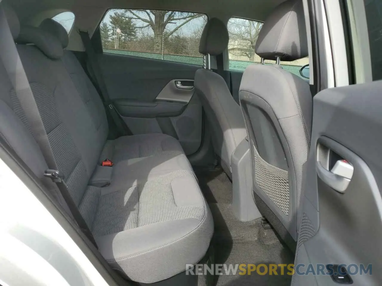 10 Photograph of a damaged car KNDCB3LC3N5510061 KIA NIRO 2022