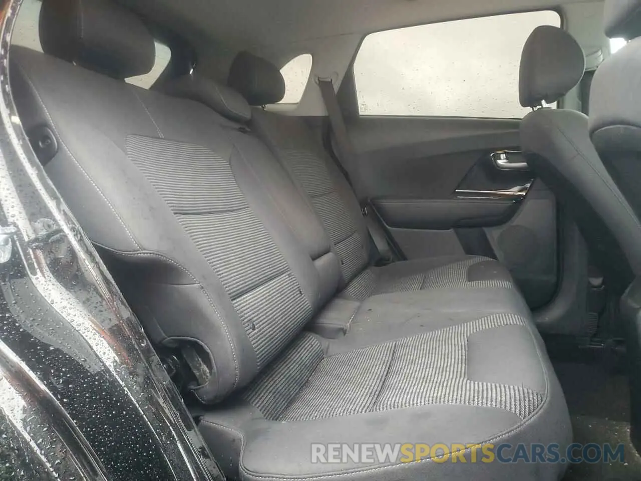 11 Photograph of a damaged car KNDCB3LC3N5534067 KIA NIRO 2022