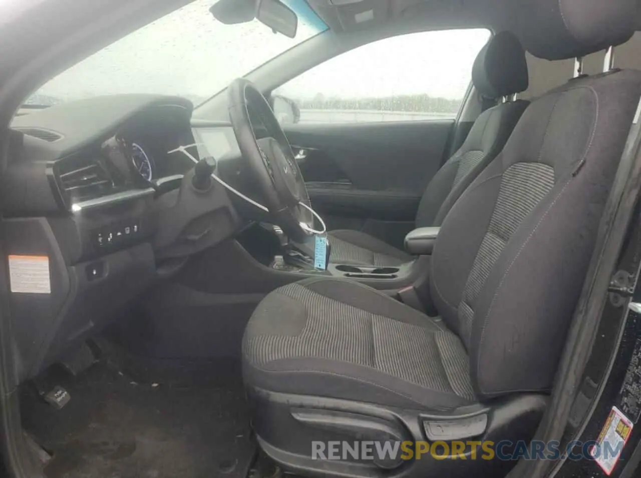 7 Photograph of a damaged car KNDCB3LC3N5534067 KIA NIRO 2022