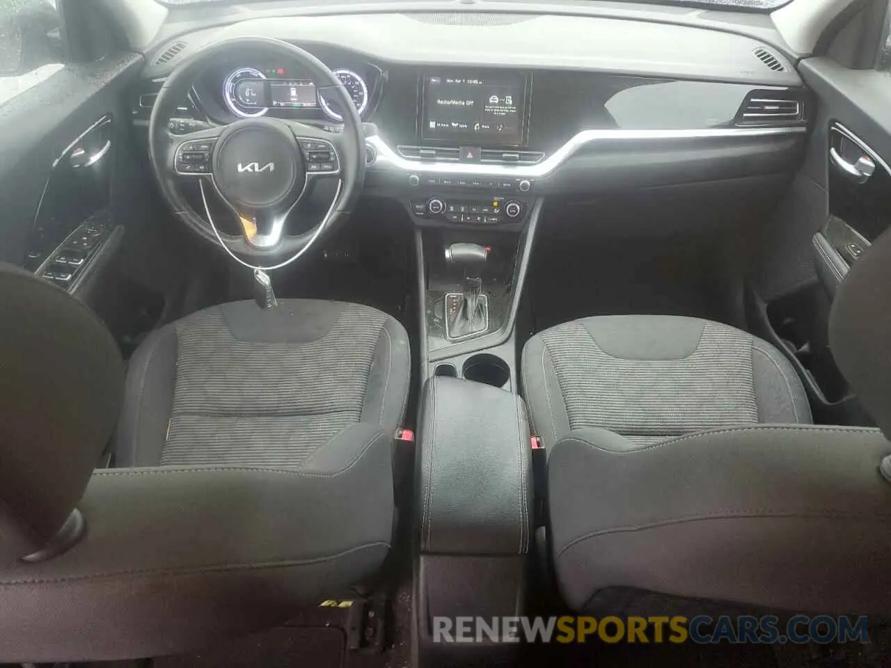 8 Photograph of a damaged car KNDCB3LC3N5534067 KIA NIRO 2022