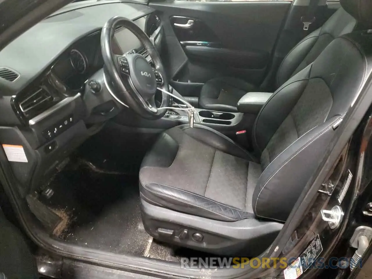 7 Photograph of a damaged car KNDCB3LC3N5539575 KIA NIRO 2022