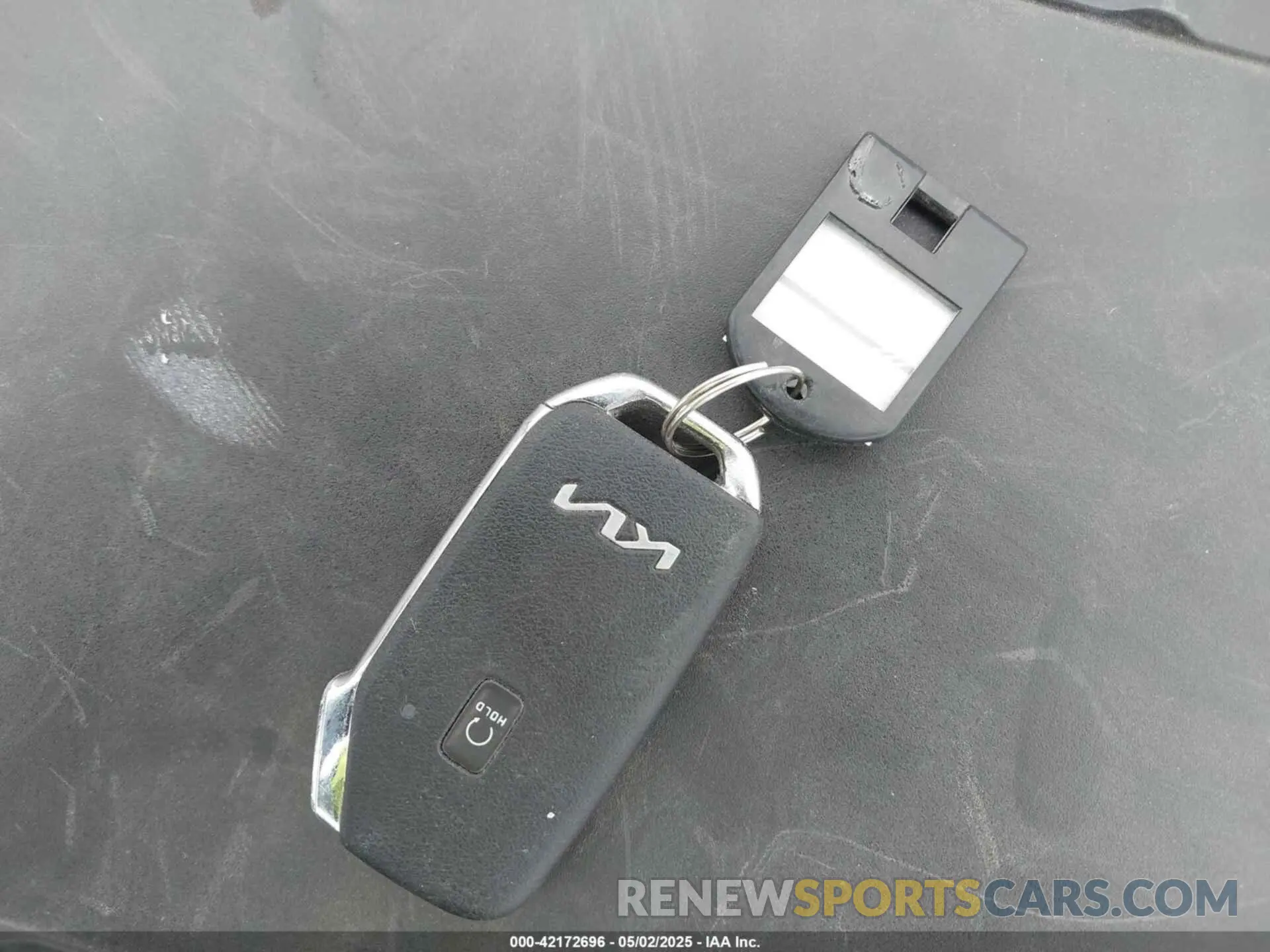 11 Photograph of a damaged car KNDCB3LC3N5547028 KIA NIRO 2022