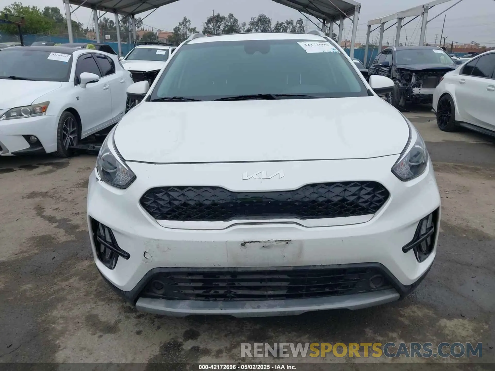 12 Photograph of a damaged car KNDCB3LC3N5547028 KIA NIRO 2022