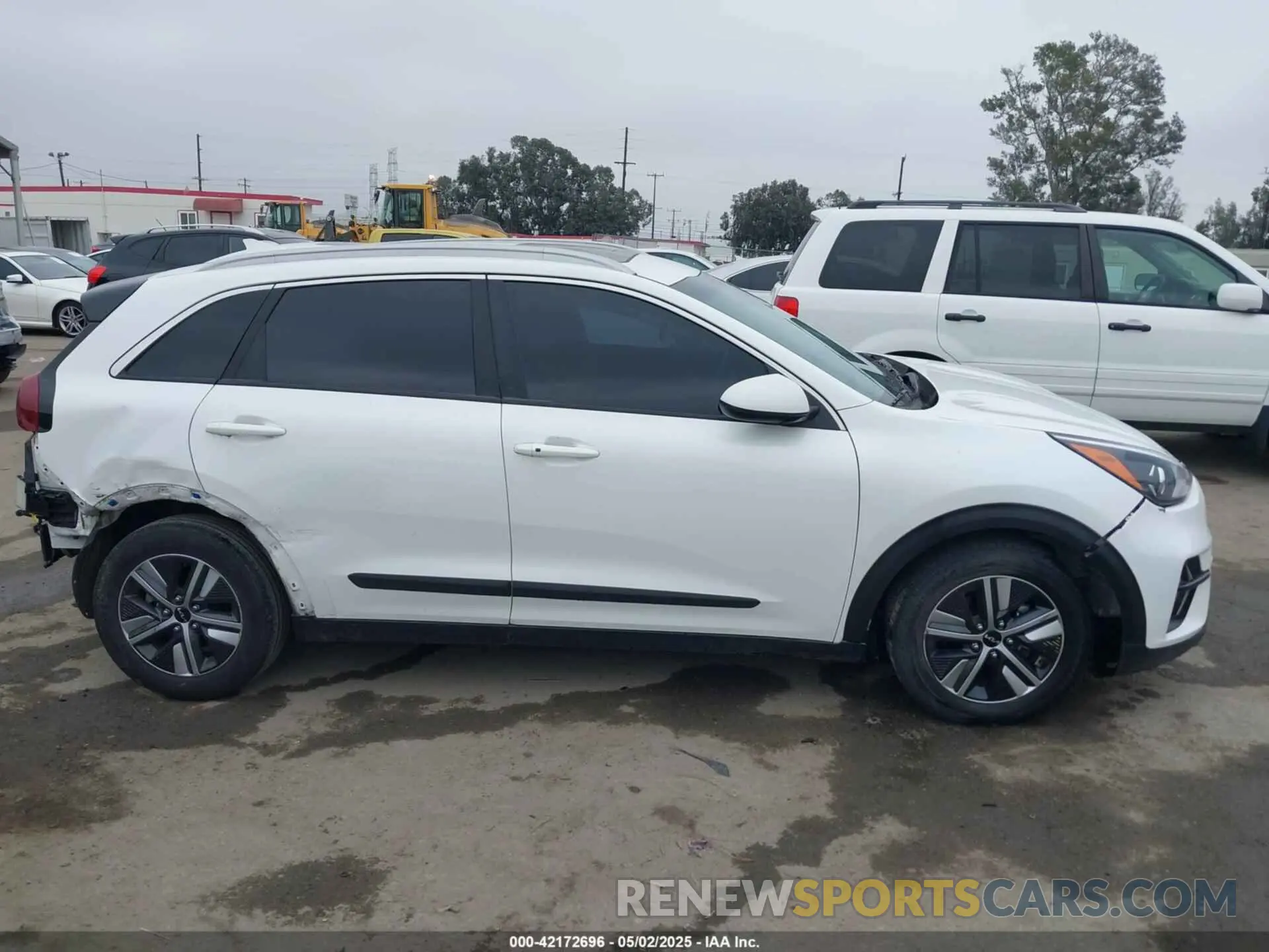 13 Photograph of a damaged car KNDCB3LC3N5547028 KIA NIRO 2022