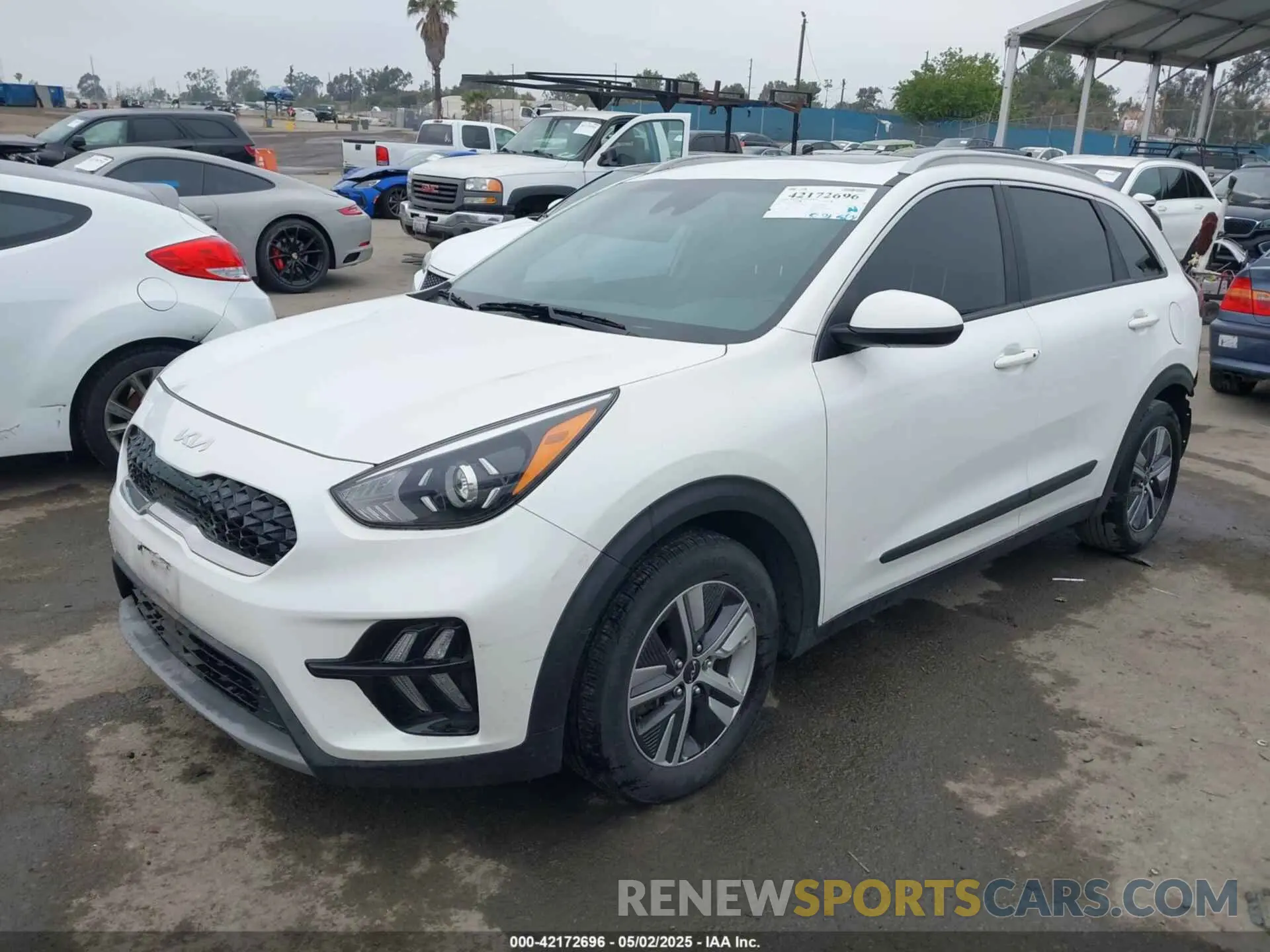 2 Photograph of a damaged car KNDCB3LC3N5547028 KIA NIRO 2022