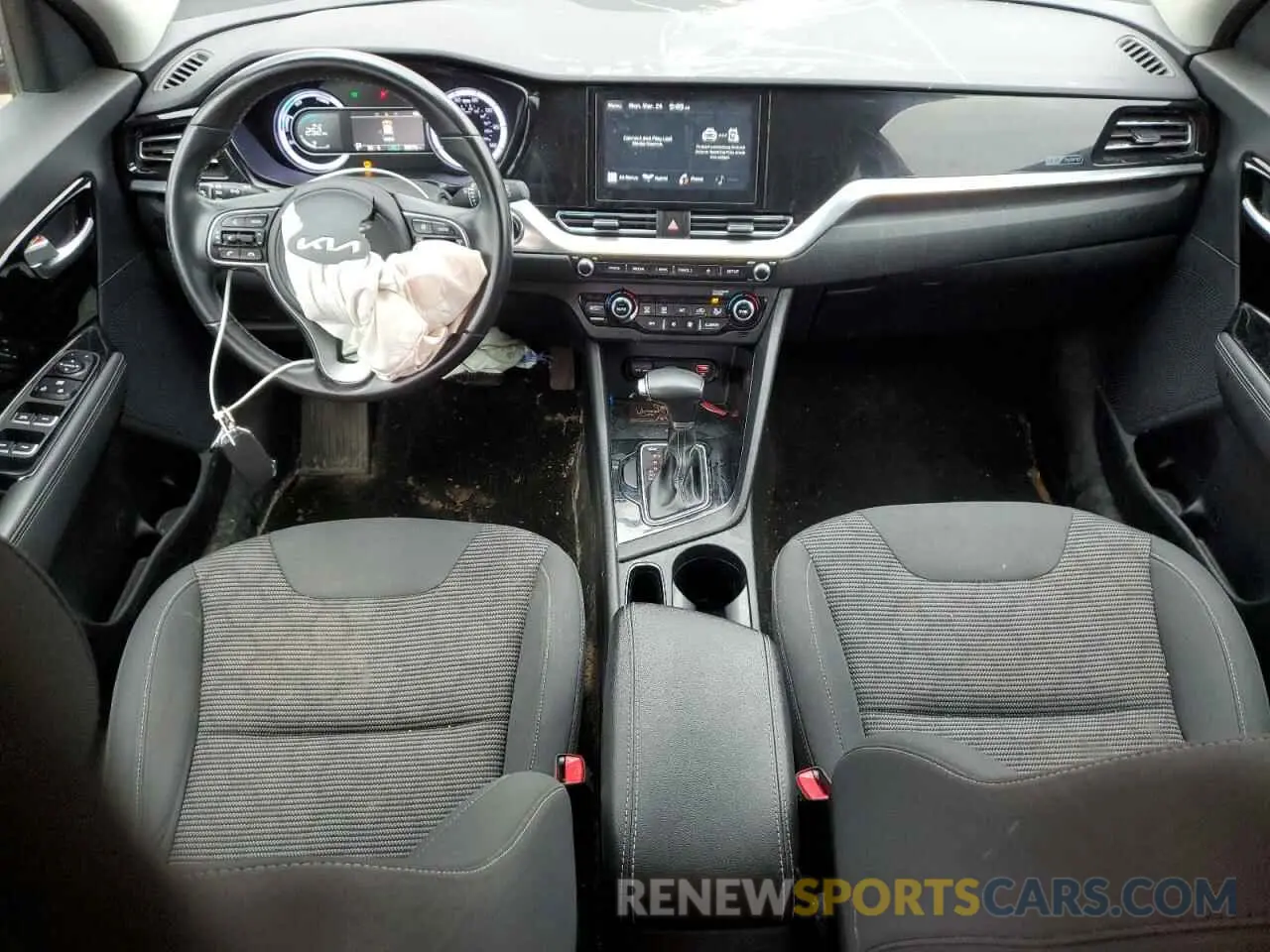 8 Photograph of a damaged car KNDCB3LC4N5509498 KIA NIRO 2022