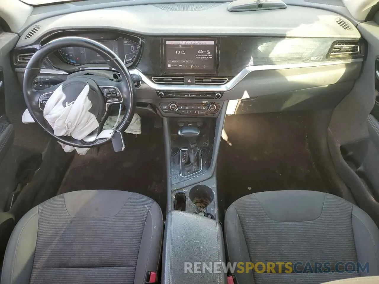 8 Photograph of a damaged car KNDCB3LC4N5549418 KIA NIRO 2022
