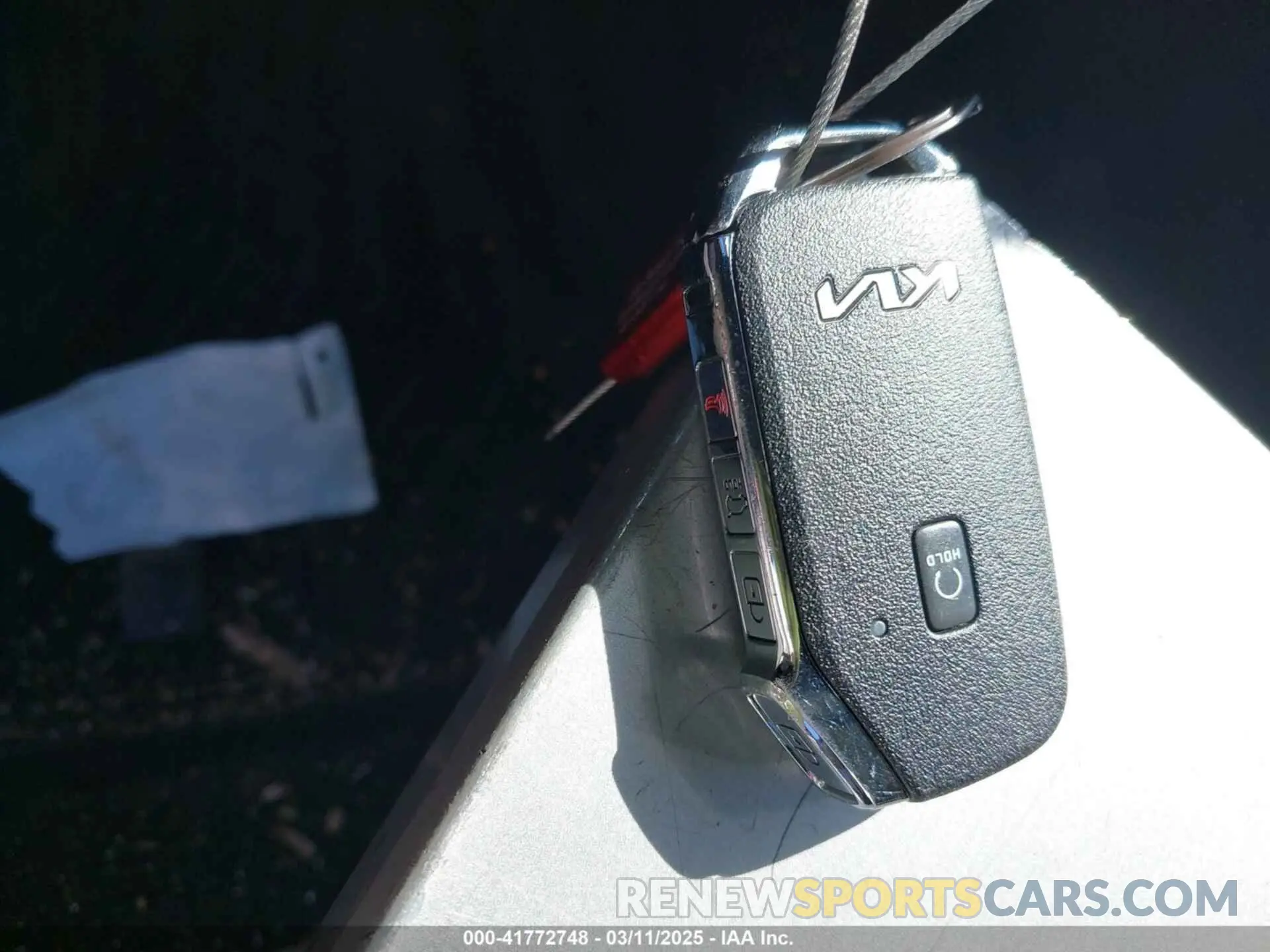 11 Photograph of a damaged car KNDCB3LC5N5527413 KIA NIRO 2022