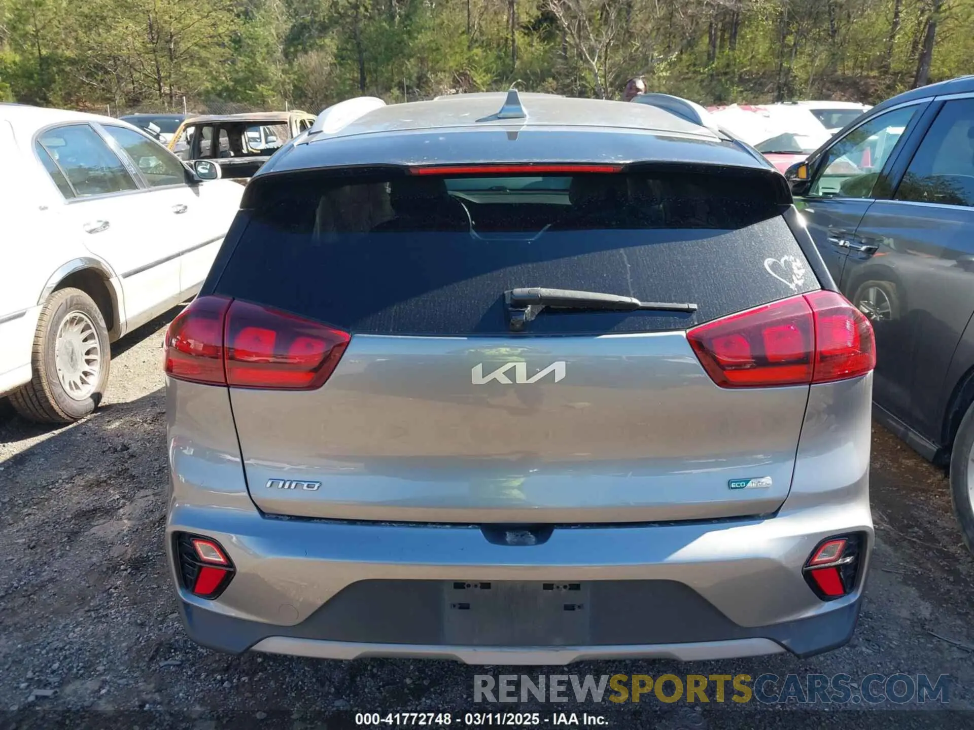 16 Photograph of a damaged car KNDCB3LC5N5527413 KIA NIRO 2022
