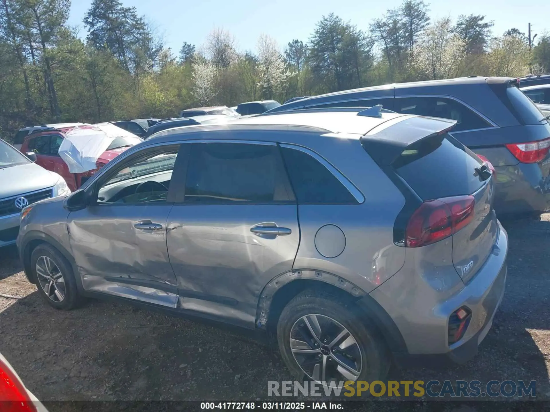 6 Photograph of a damaged car KNDCB3LC5N5527413 KIA NIRO 2022