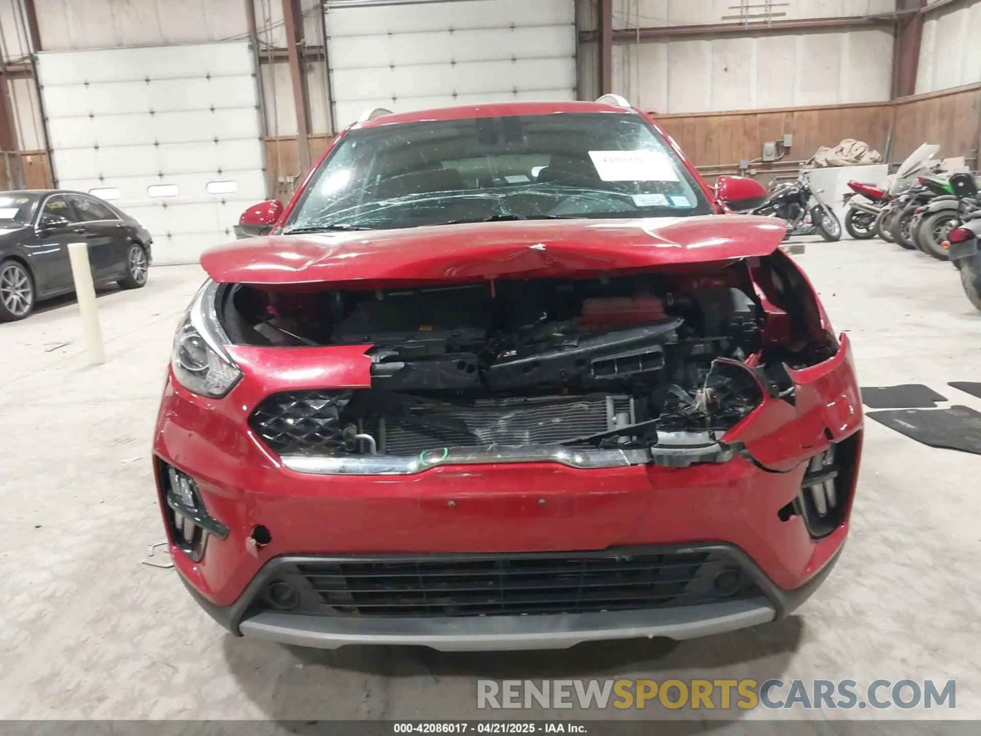 13 Photograph of a damaged car KNDCB3LC5N5540355 KIA NIRO 2022