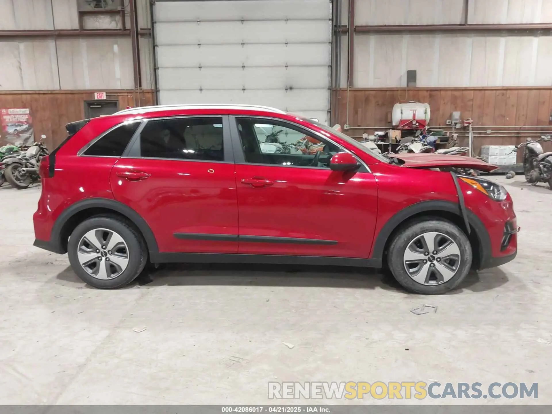 14 Photograph of a damaged car KNDCB3LC5N5540355 KIA NIRO 2022
