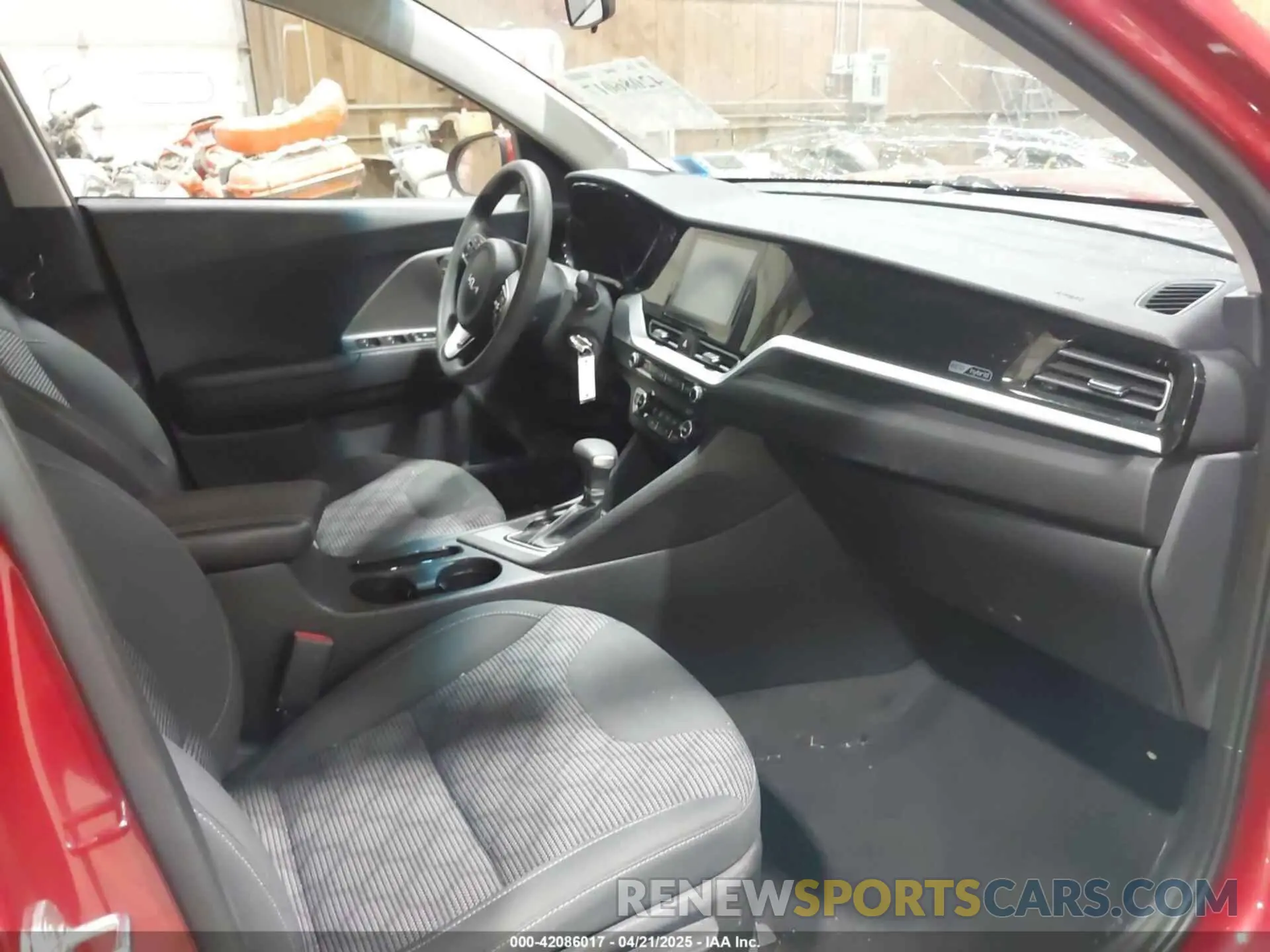 5 Photograph of a damaged car KNDCB3LC5N5540355 KIA NIRO 2022