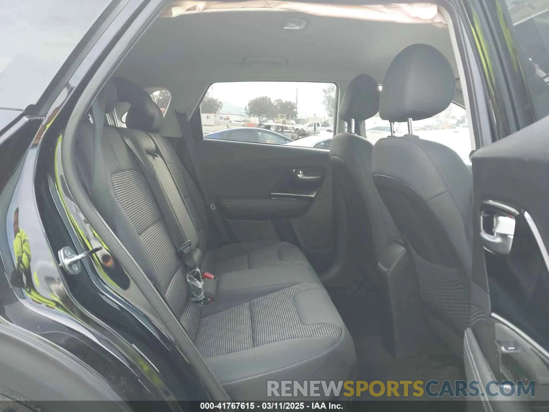 8 Photograph of a damaged car KNDCB3LC5N5548360 KIA NIRO 2022