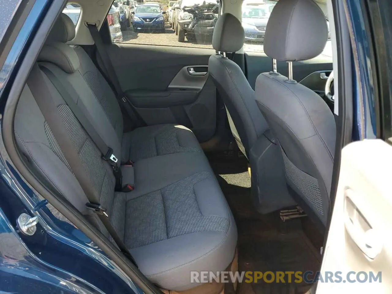 10 Photograph of a damaged car KNDCB3LC6N5500771 KIA NIRO 2022