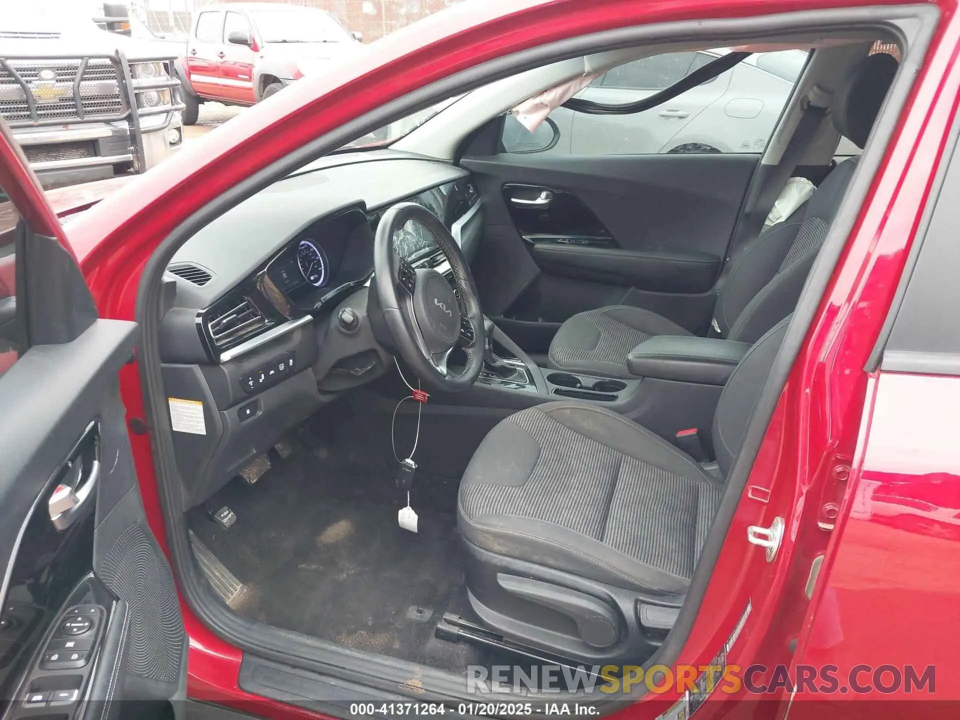 5 Photograph of a damaged car KNDCB3LC6N5524603 KIA NIRO 2022