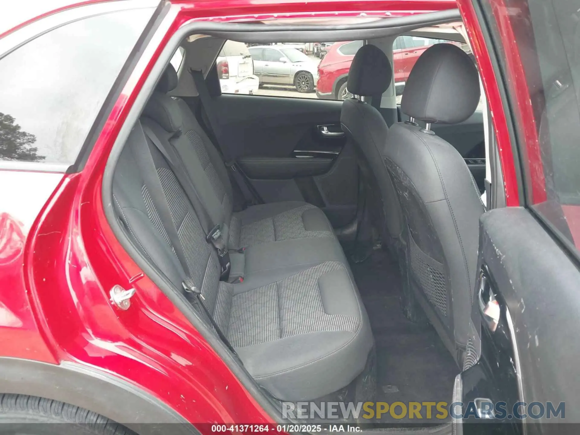 8 Photograph of a damaged car KNDCB3LC6N5524603 KIA NIRO 2022