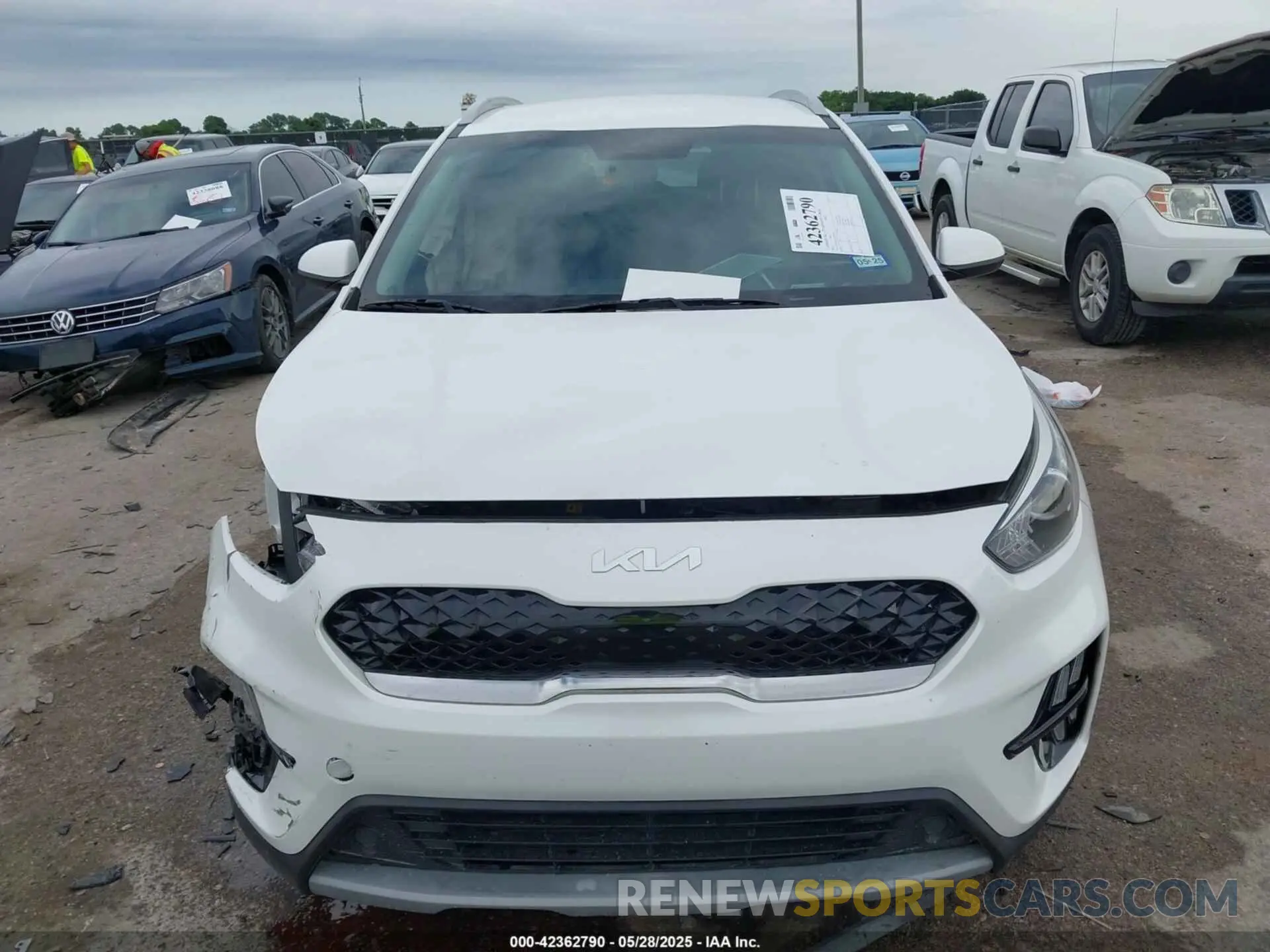 12 Photograph of a damaged car KNDCB3LC6N5534483 KIA NIRO 2022