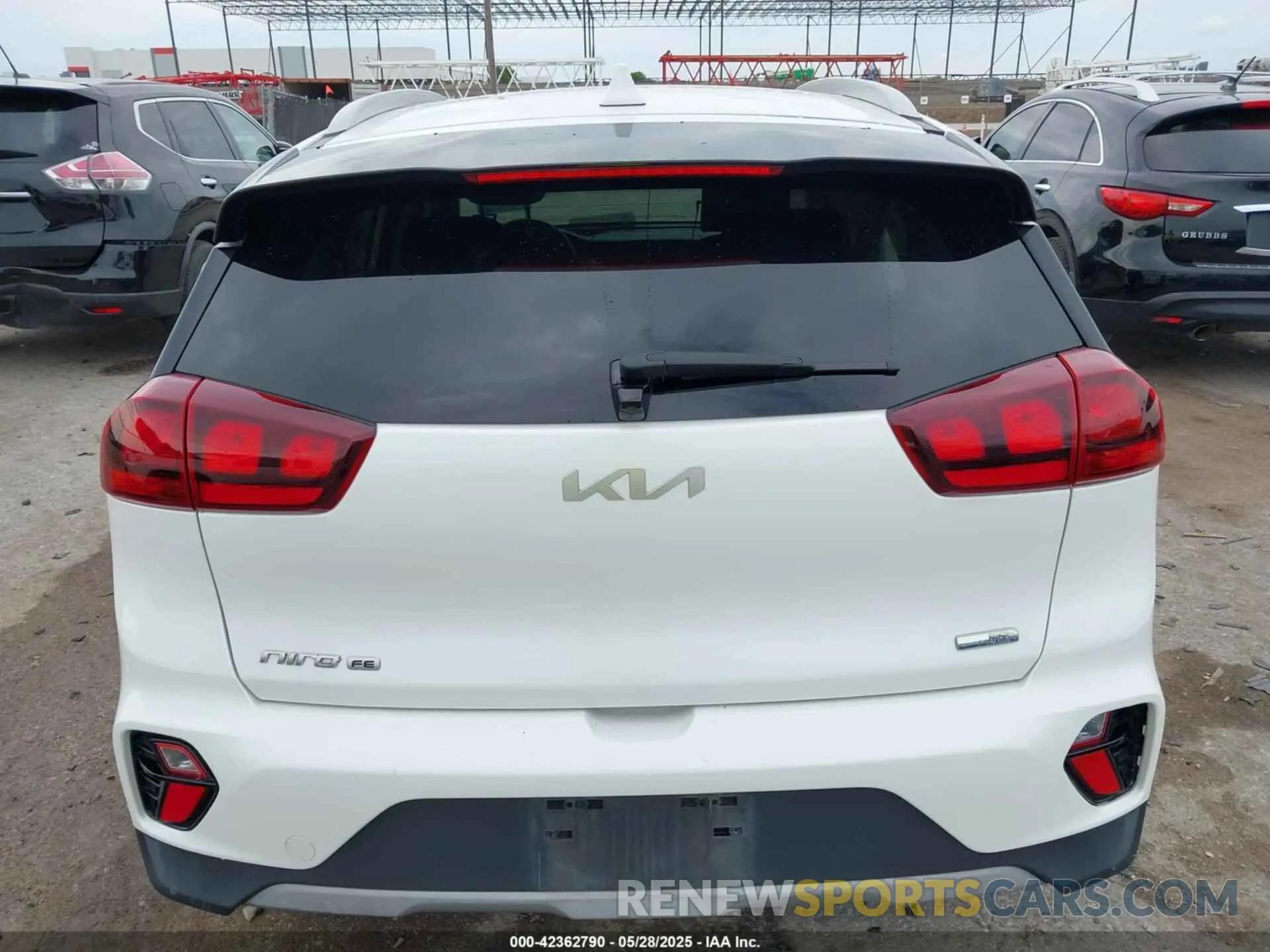 16 Photograph of a damaged car KNDCB3LC6N5534483 KIA NIRO 2022