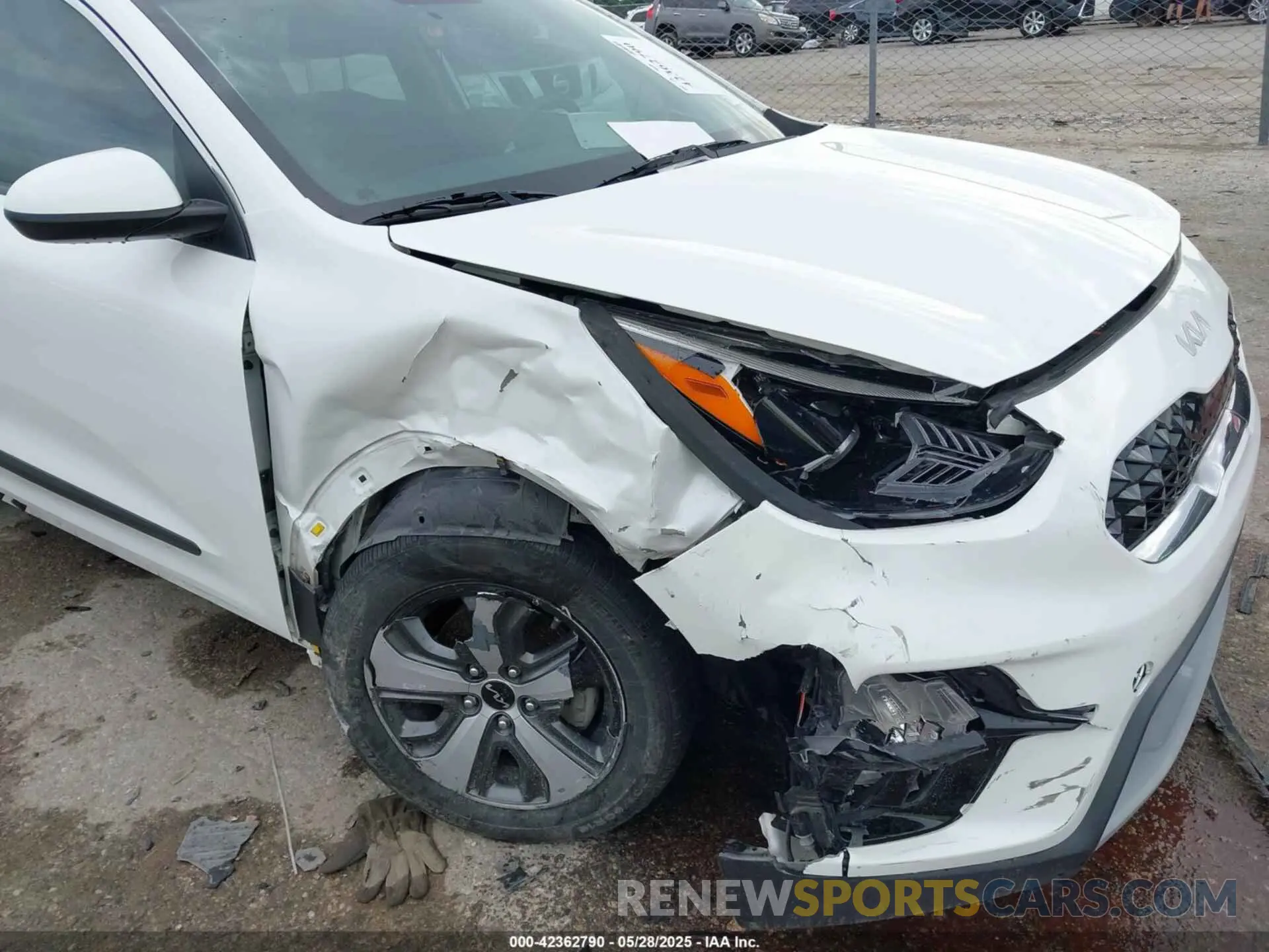 6 Photograph of a damaged car KNDCB3LC6N5534483 KIA NIRO 2022