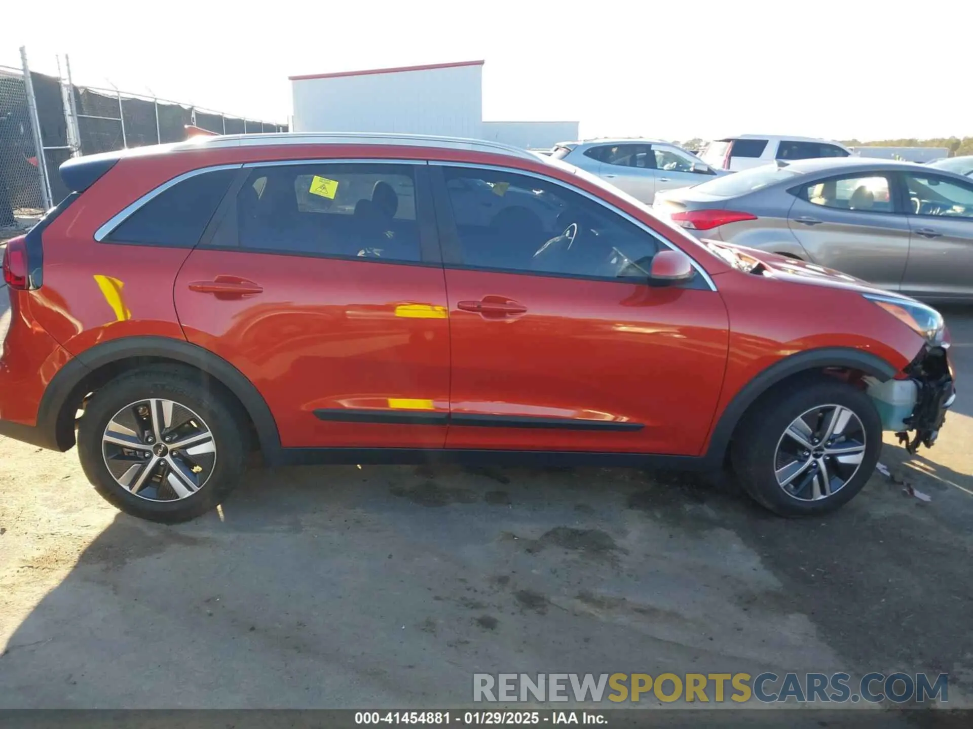 13 Photograph of a damaged car KNDCB3LC6N5539960 KIA NIRO 2022