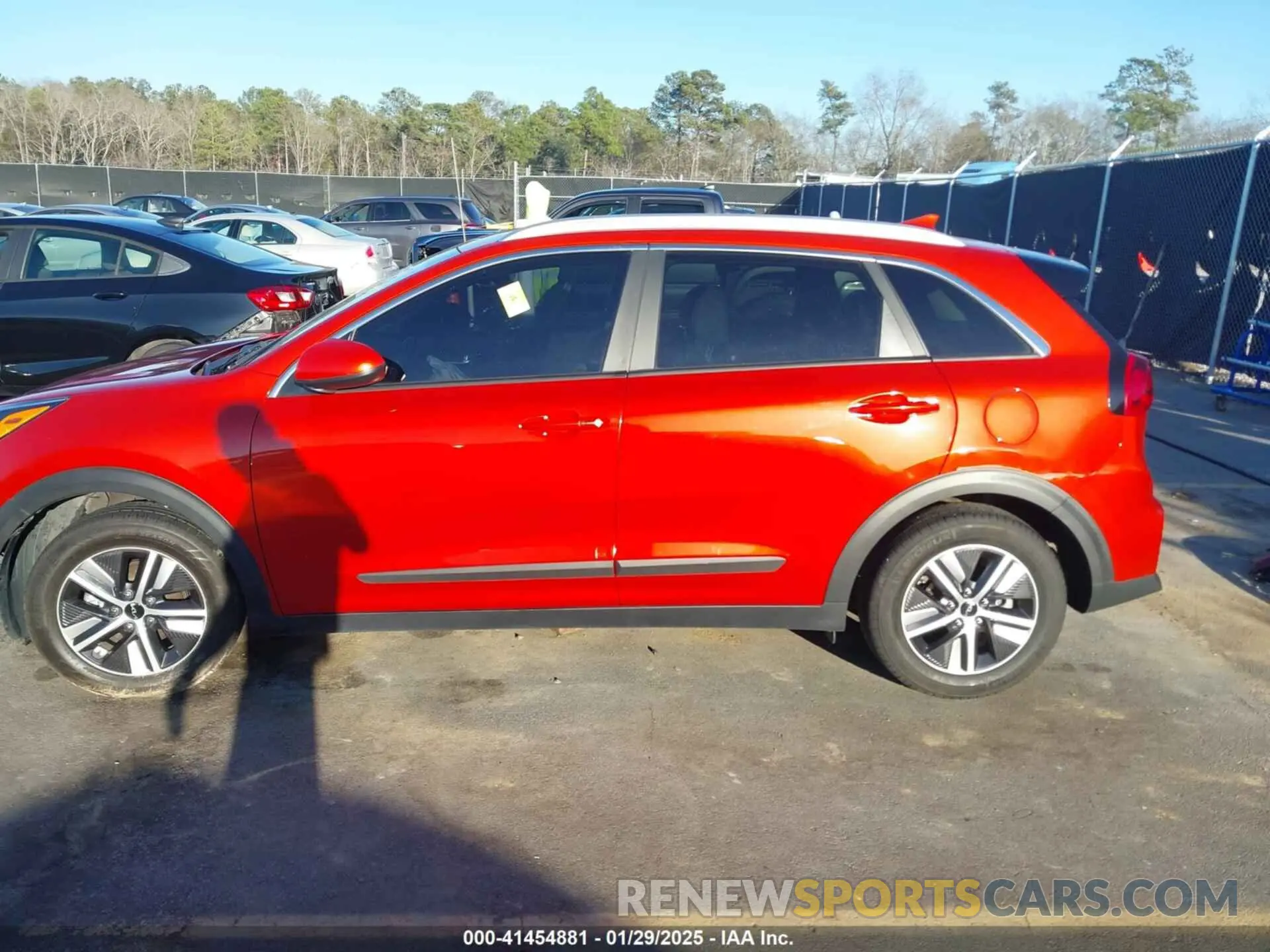 14 Photograph of a damaged car KNDCB3LC6N5539960 KIA NIRO 2022