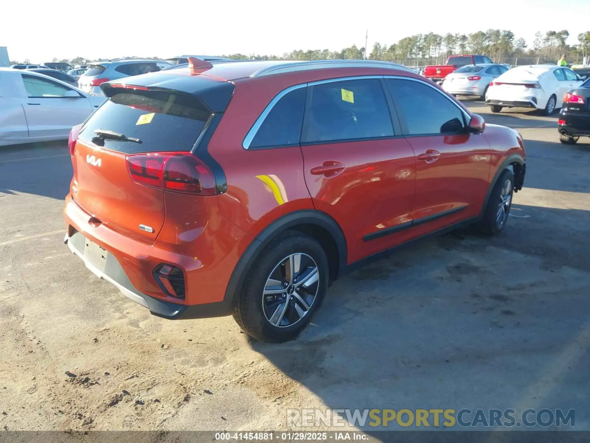 4 Photograph of a damaged car KNDCB3LC6N5539960 KIA NIRO 2022