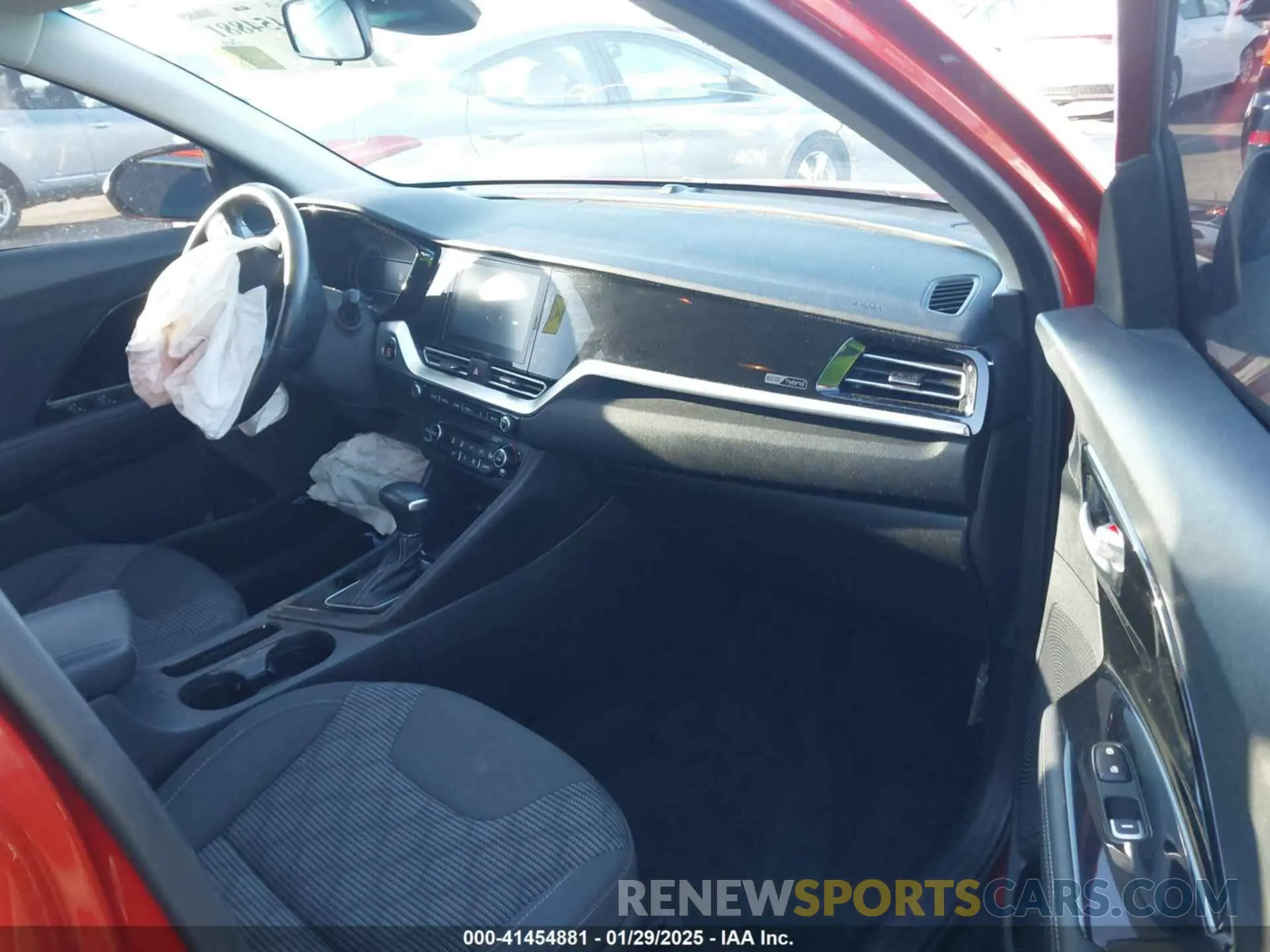 5 Photograph of a damaged car KNDCB3LC6N5539960 KIA NIRO 2022